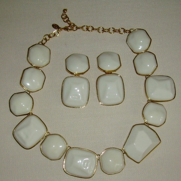 Kenneth Jay Lane (JKL) Chunky White Lucite Necklace and Earring Set - Picture 2 of 13
